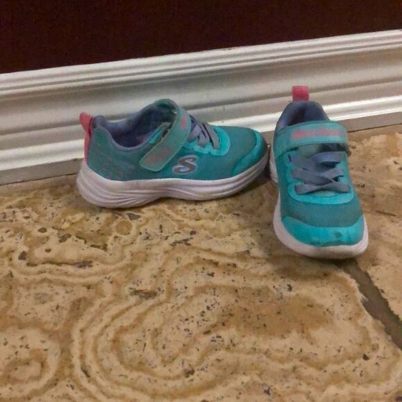 Sneakers - Picture 1 of 1